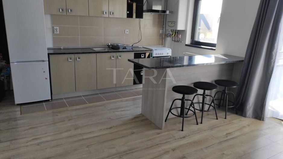 Apartament cu 2 camere, mobilat și utilat, parcare inclusă. - Poză 2
