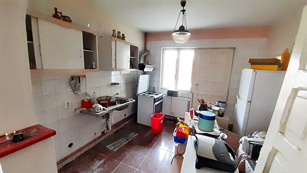 Predeal, casa de vacanta cu 5 camere si 630mp teren, 150000 euro - Poză 8