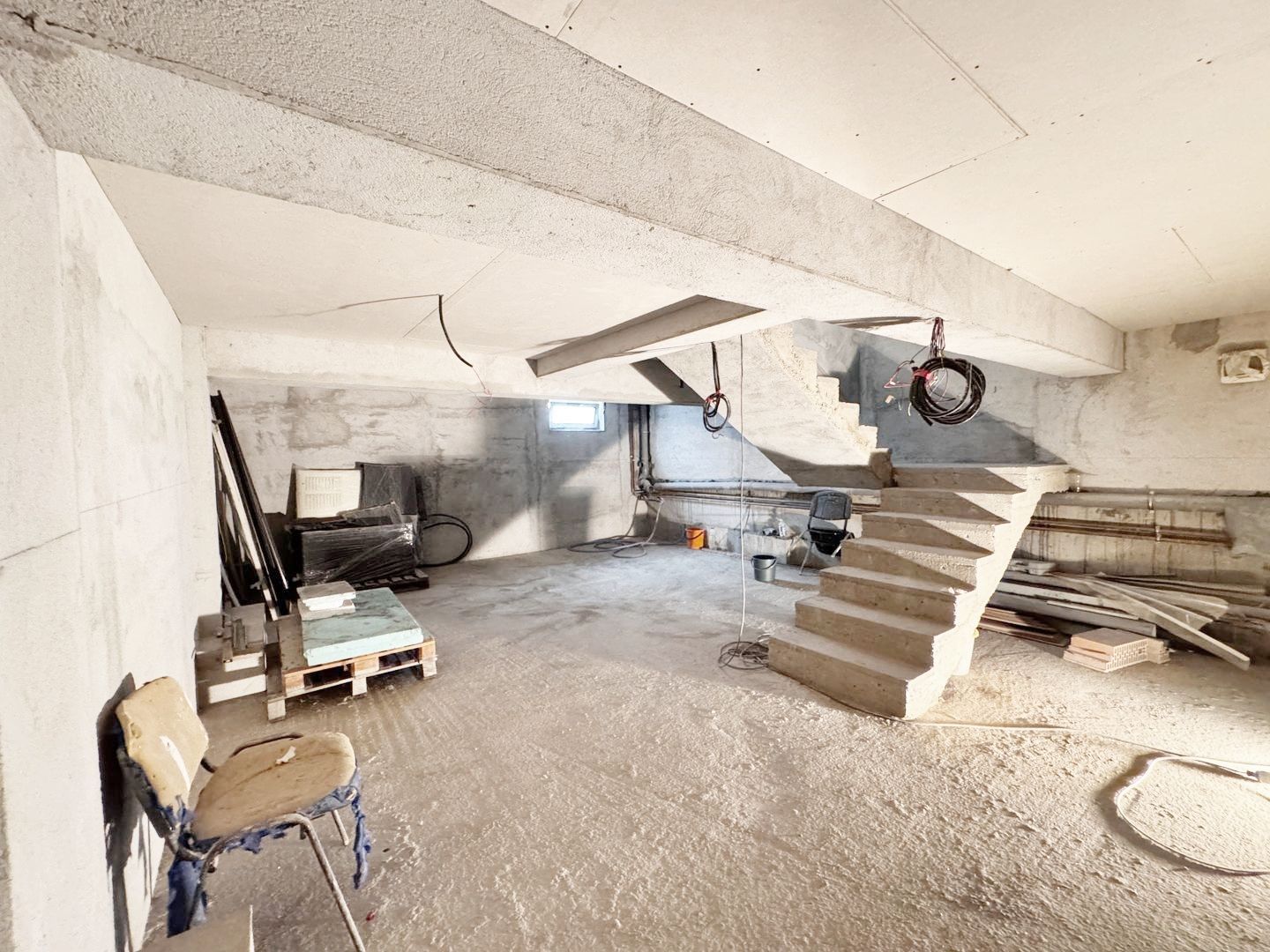 Vilă unică, gata să devină locuința ta de vis, în Livada. - Poză 15