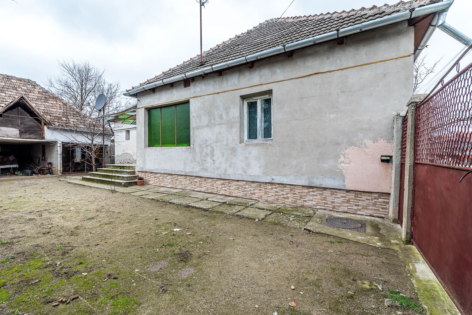 VÂNDUT! Casă de vanzare cu 3 camere in Chisineu Cris - Poză 4