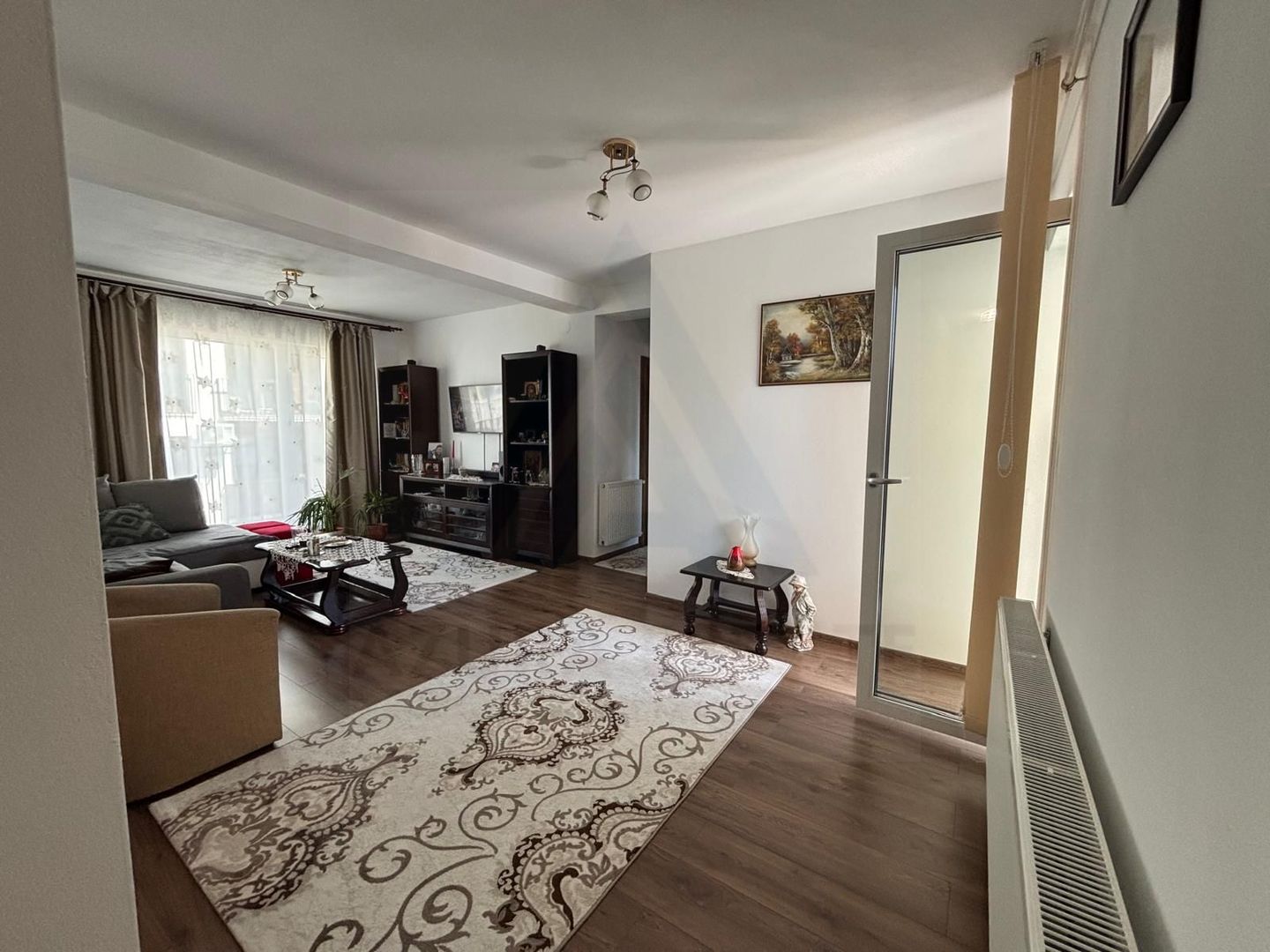 Apartament impecabil 69,5mp 3 camere  2 băi etaj 1 cu loc de parcare - Poză 2