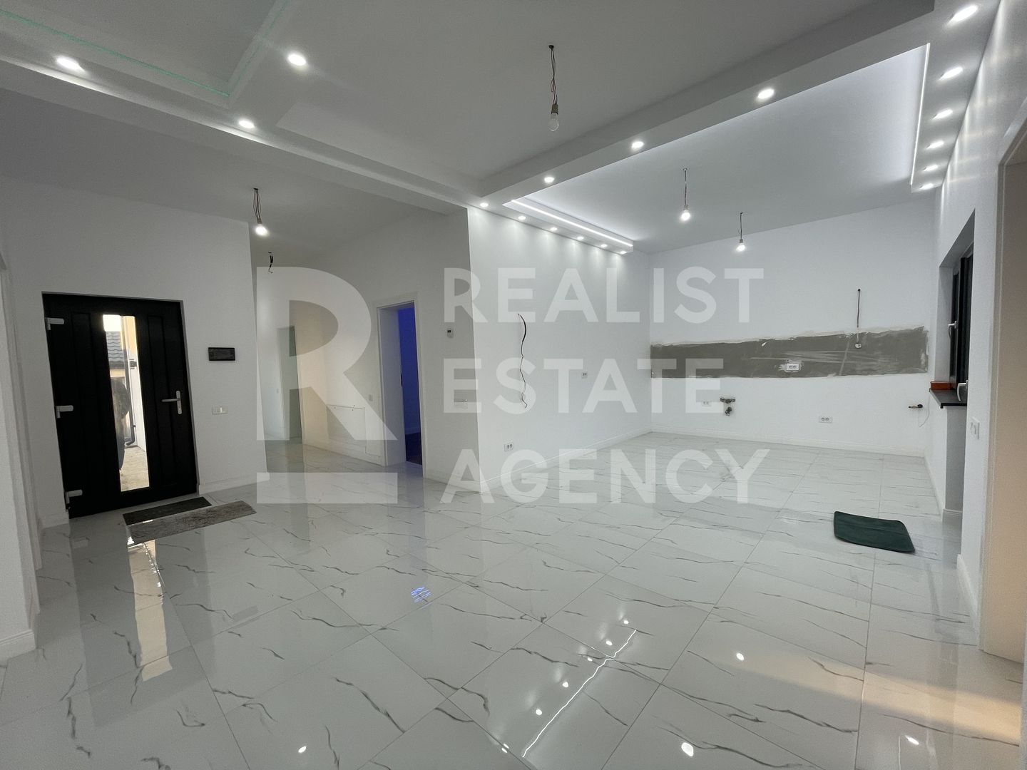 Vânzare, casă, 4 camere, 100 mp utili, teren 630 mp + garaj - Poză 3