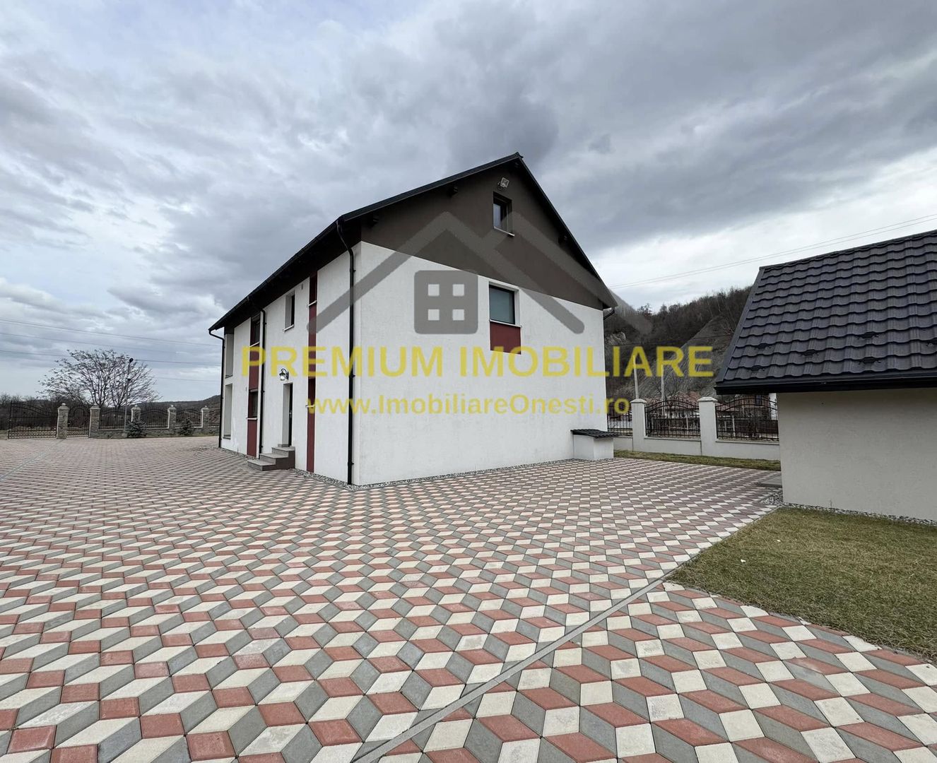 Vila la 13 km de Onesti - Poză 35