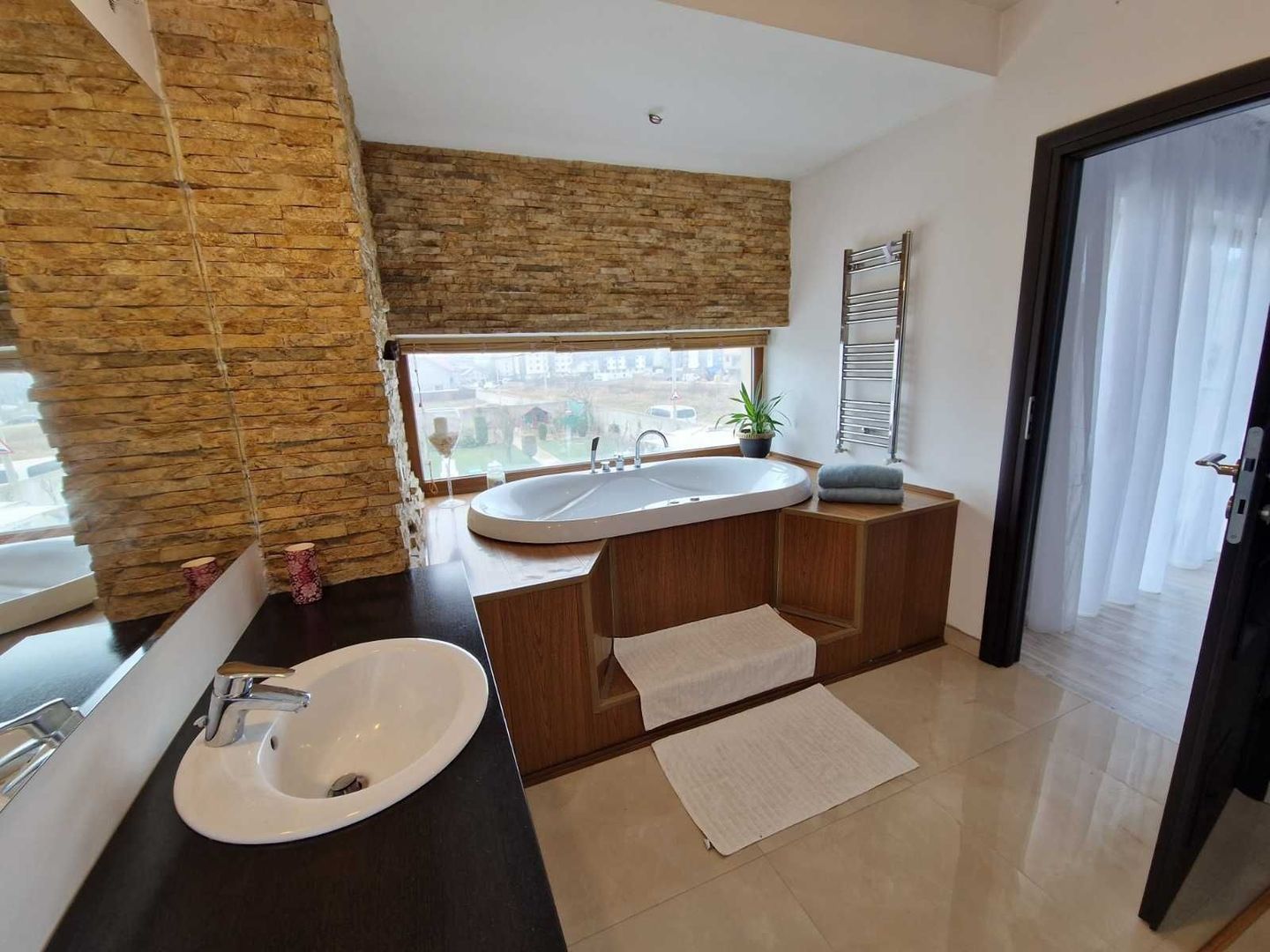 Vila de inchiriat, 4 camere, incalzire in pardosela, curte 800 m2 - Poză 5