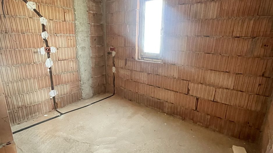 Casă la roșu, 3 dormitoare, teren 340 mp – Moșnița Nouă, lângă Kaufland - Poză 15