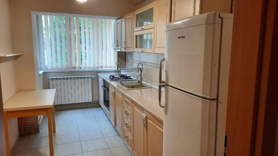 Inchiriem apartament 3 camere, etaj 1, Cetate, foste proprietati - Poză 2