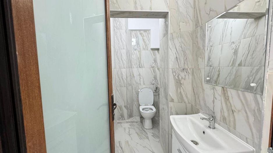 Spatii comerciale moderne de inchiriat, in cladire recent renovata - Poză 20