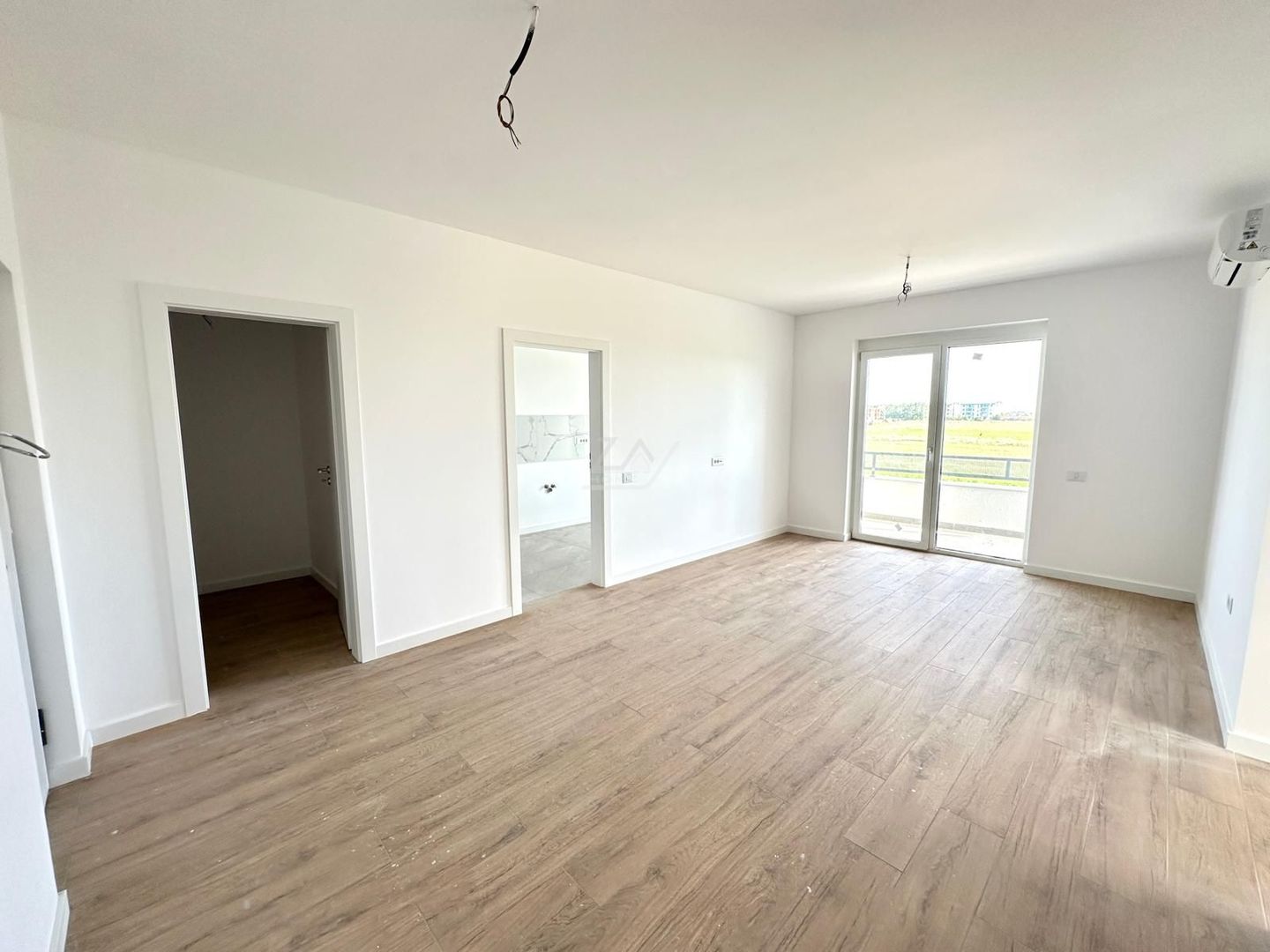 Ap pe 2 niveluri. Decomandat. 2 locuri de parcare. - Poză 2