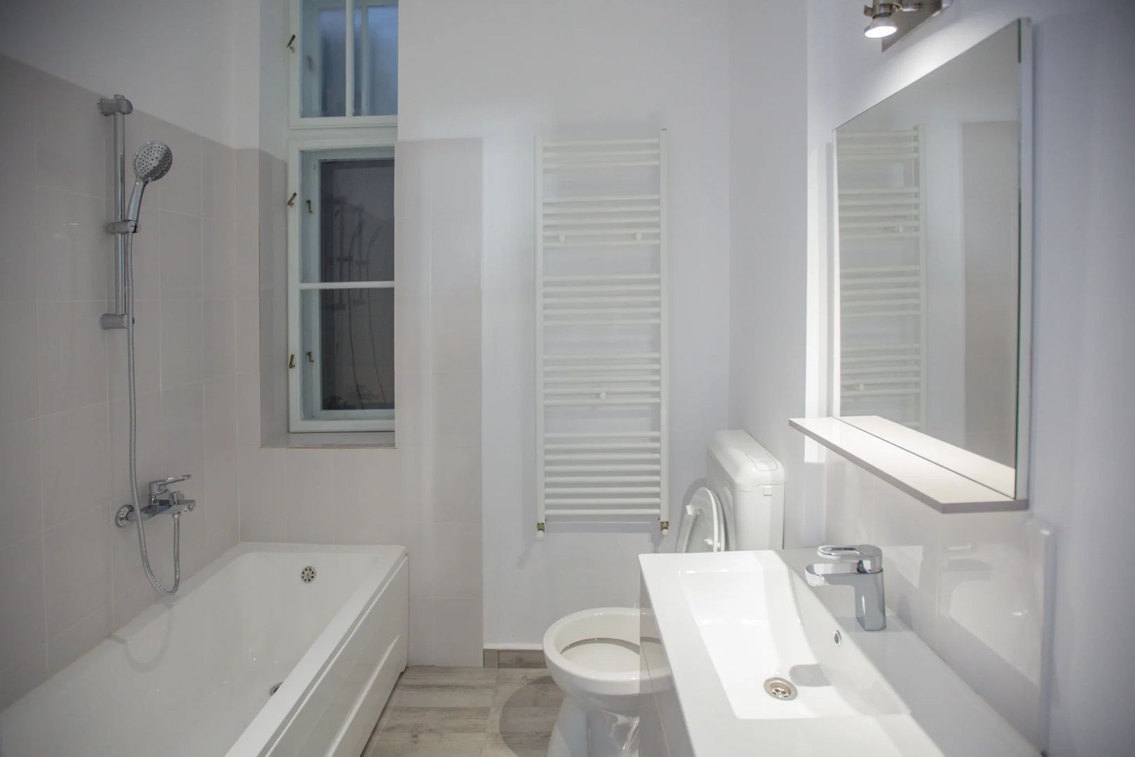 Chirie, apartament 2 dormitoare, central 550 E/lună (neg). Comision 0. - Poză 17