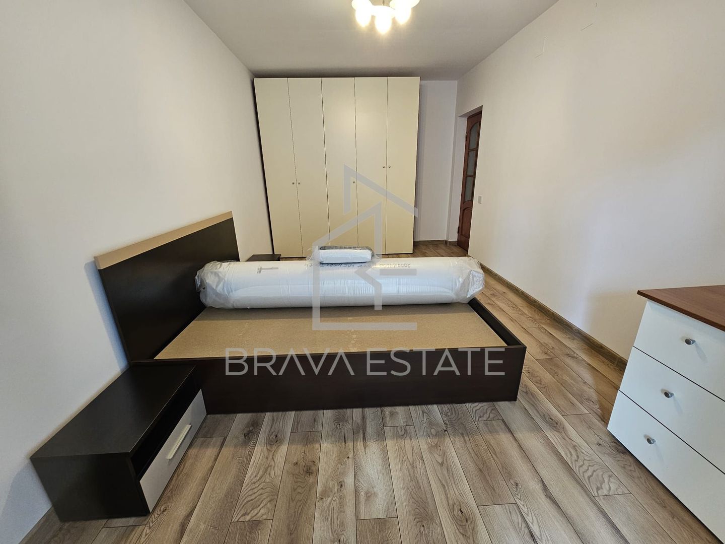 Apartament 3 camere, 100mp, 2 băi, 2 balcoane, 2 parcări, str Pădurii - Poză 13