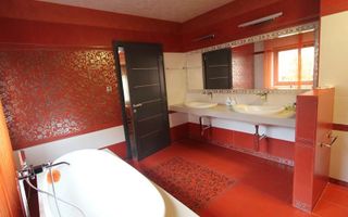 Casă / Vilă cu 7 camere în zona Lipovei - Poză 10