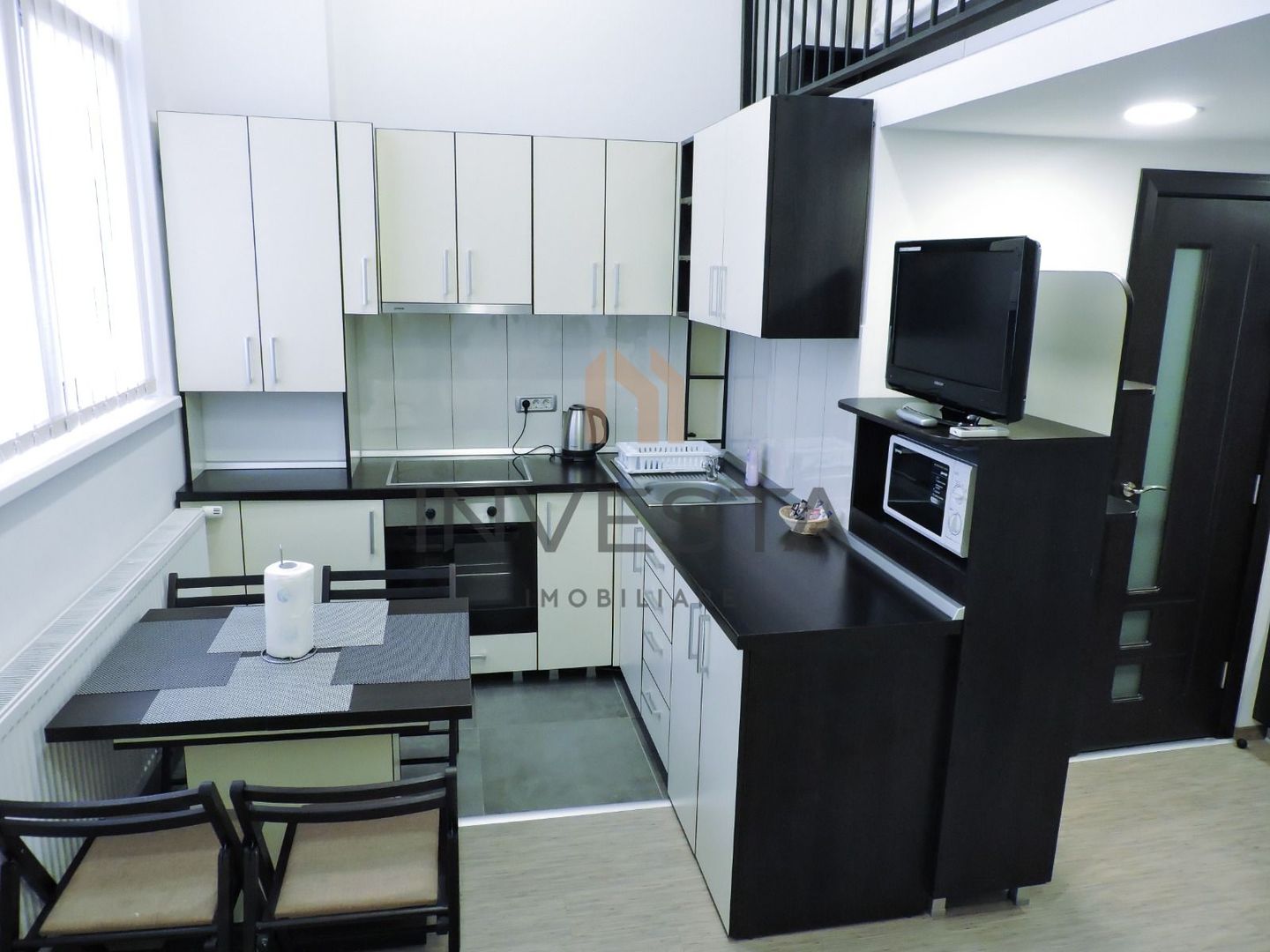 APARTAMENT CU 1 CAMERA+DORMITOR LA ETAJ - Poză 2