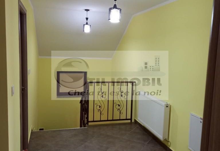 Casă zonă Tătărași - 750 euro - Poză 4