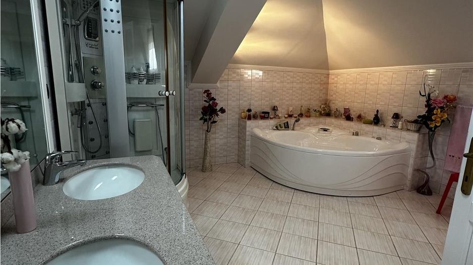 Vila lux cu piscina Sanmartin - Poză 7