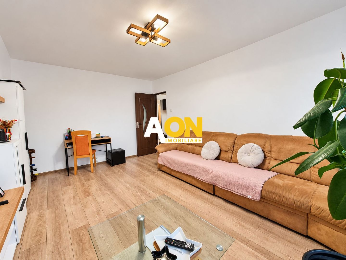 Apartament 3 camere, 2 bai, decomandat, Cetate, zona Liceului Sportiv - Poză 3
