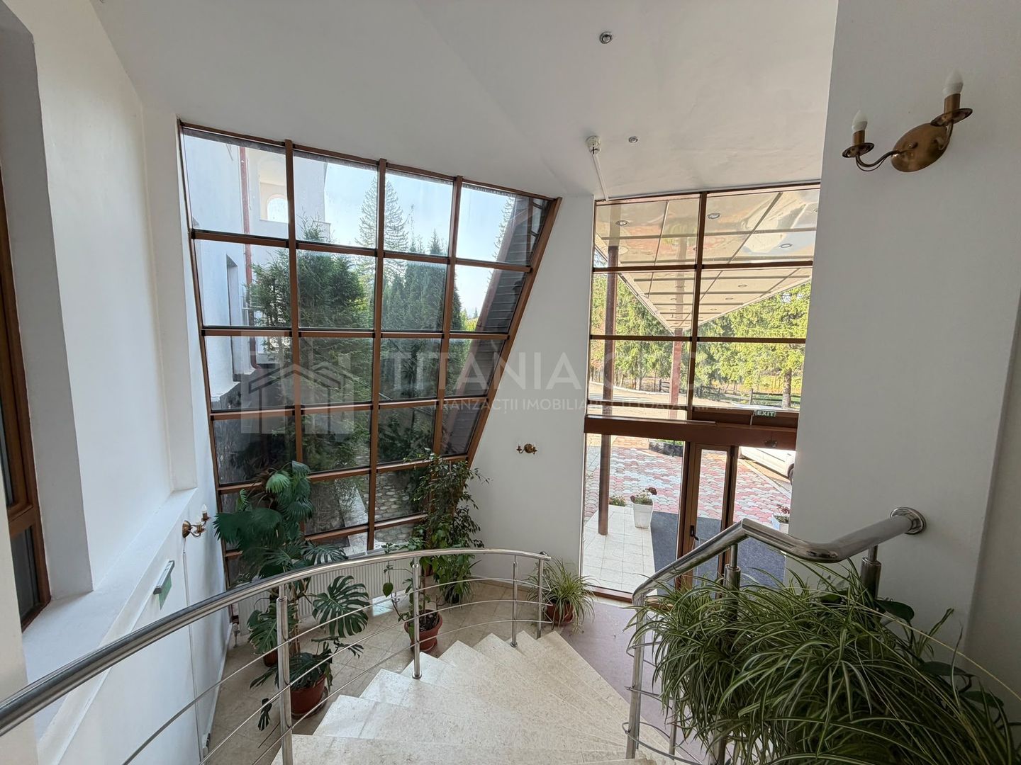 Hotel 4 stele, complet echipat, 30 camere, 6.000 mp teren – Poiana Brașov - Poză 8