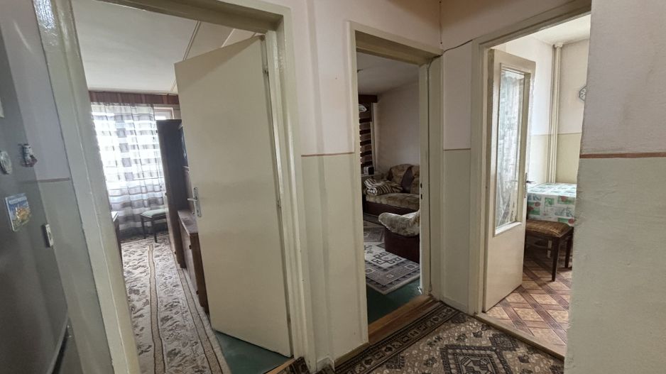 Decomandat in zona Dambovita - Poză 1