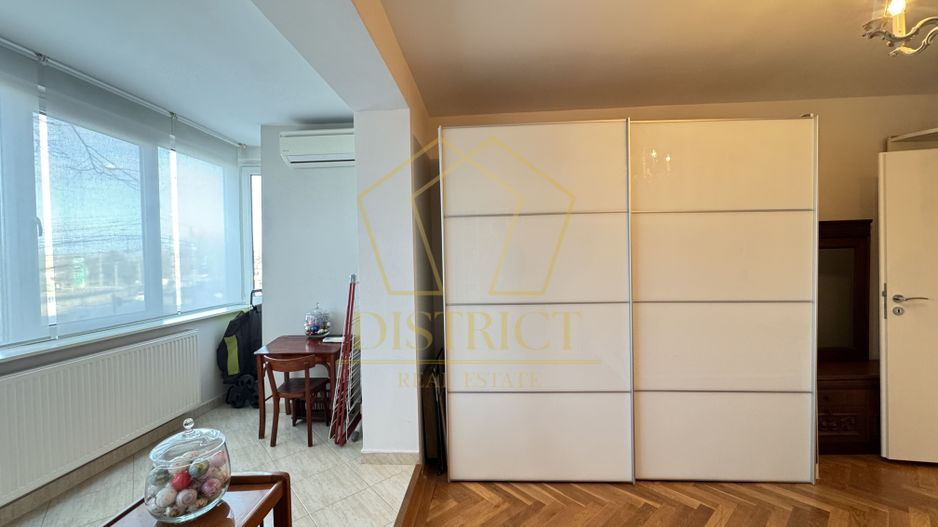 Apartament spatios cu 4 camere si garaj | Spitalul Judetean - Poză 8