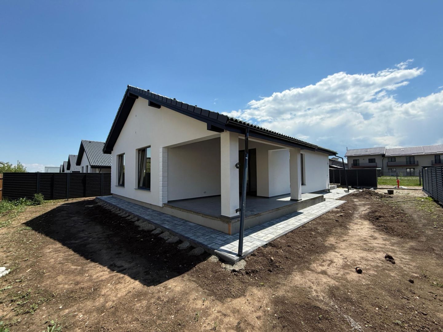 Casa pe parter cu 4 camere de vânzare - Sânpetru - Poză 4