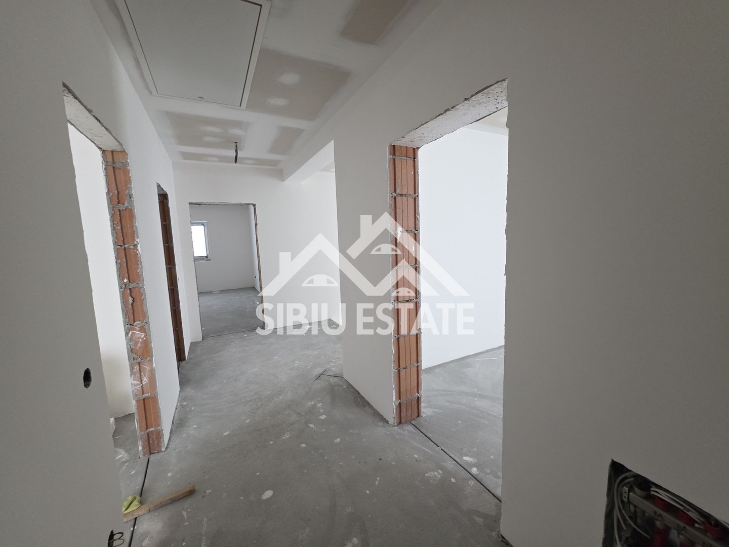 Casa individuala 5 camere ,cu carport si pivnita, Calea Cisnadiei - Poză 11