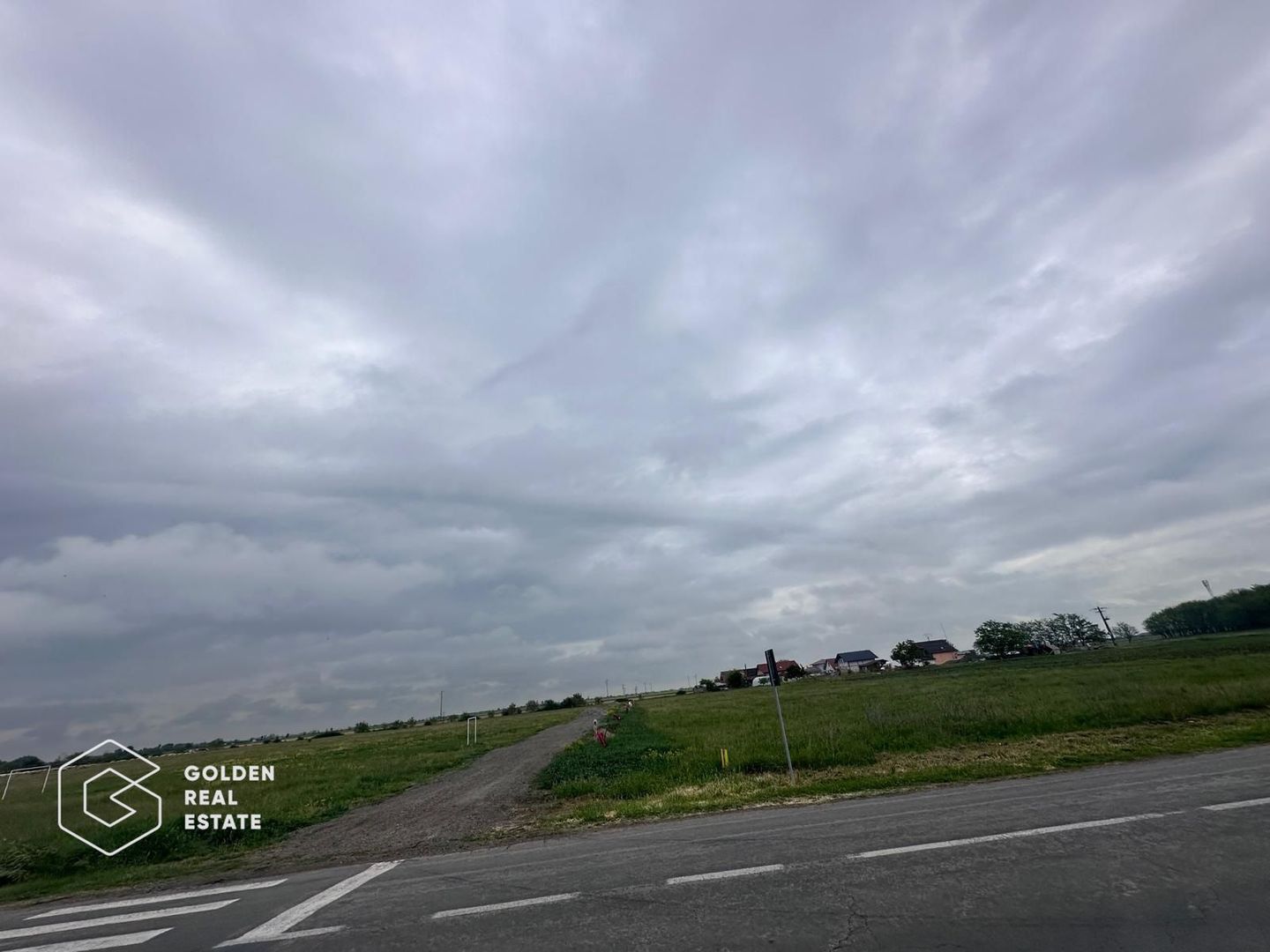 Terenuri cu utilitati, intrare Livada - Poză 6