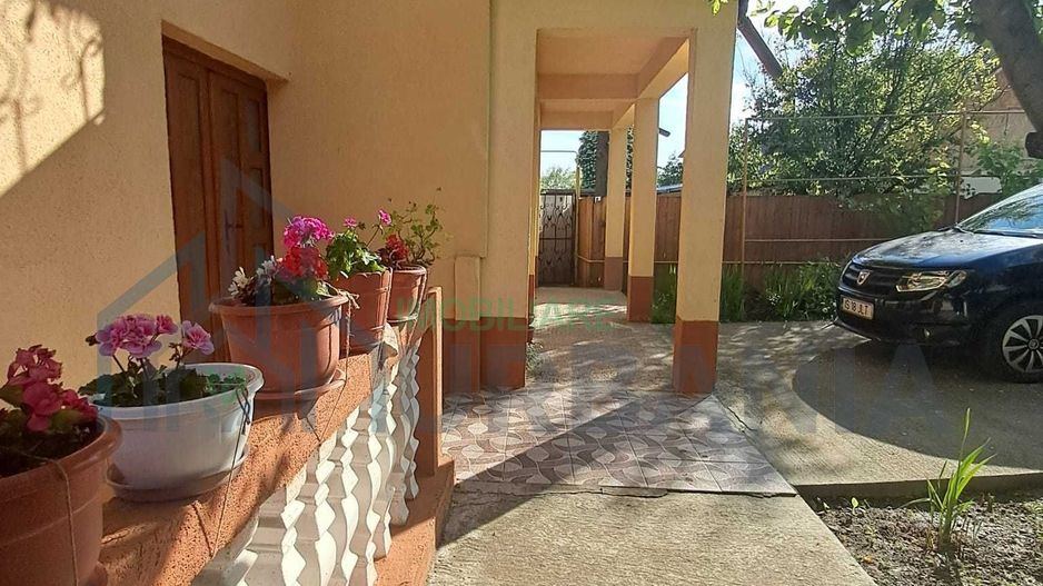 Casă cu 2 niveluri, compusă din 2 apartamente distincte, Tomesti - Poză 8
