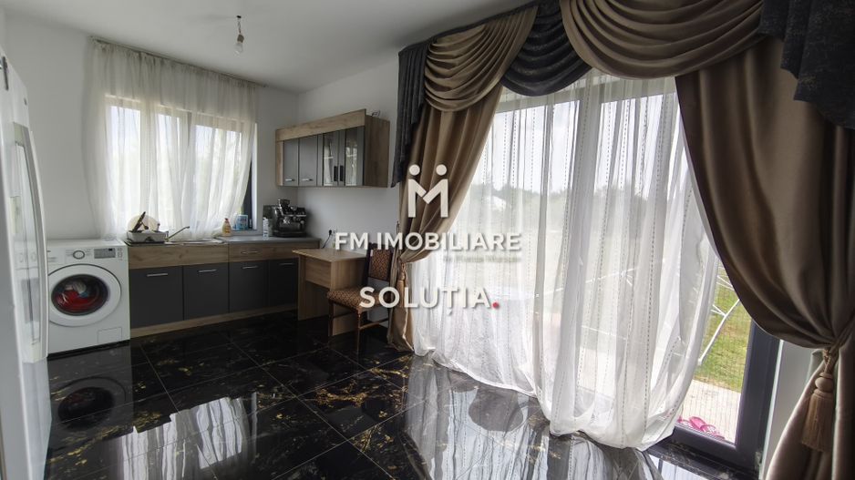 Casă spațioasă de vânzare – P+M | 5 camere | 255 mp construiți - Poză 3