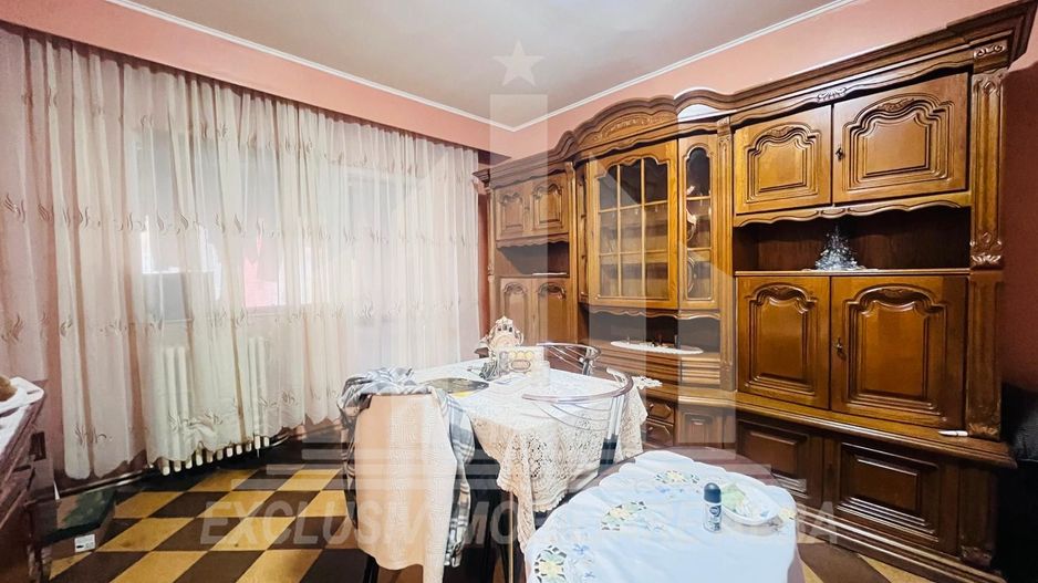 Apartament 2 camere, decomandat, etaj intermediar - Poză 3