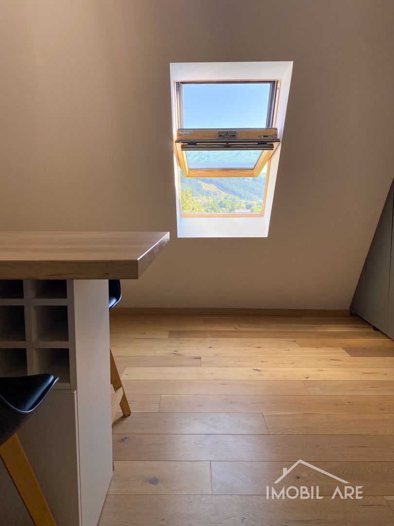 Apartament de lux cu 4 camere la mansardă - Poză 4