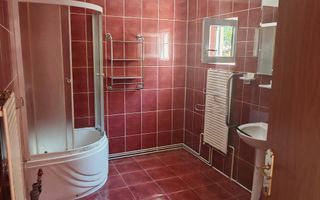 Casa cocheta Cristian zona Centrala, 2 camere,pod,beci,curte. - Poză 9