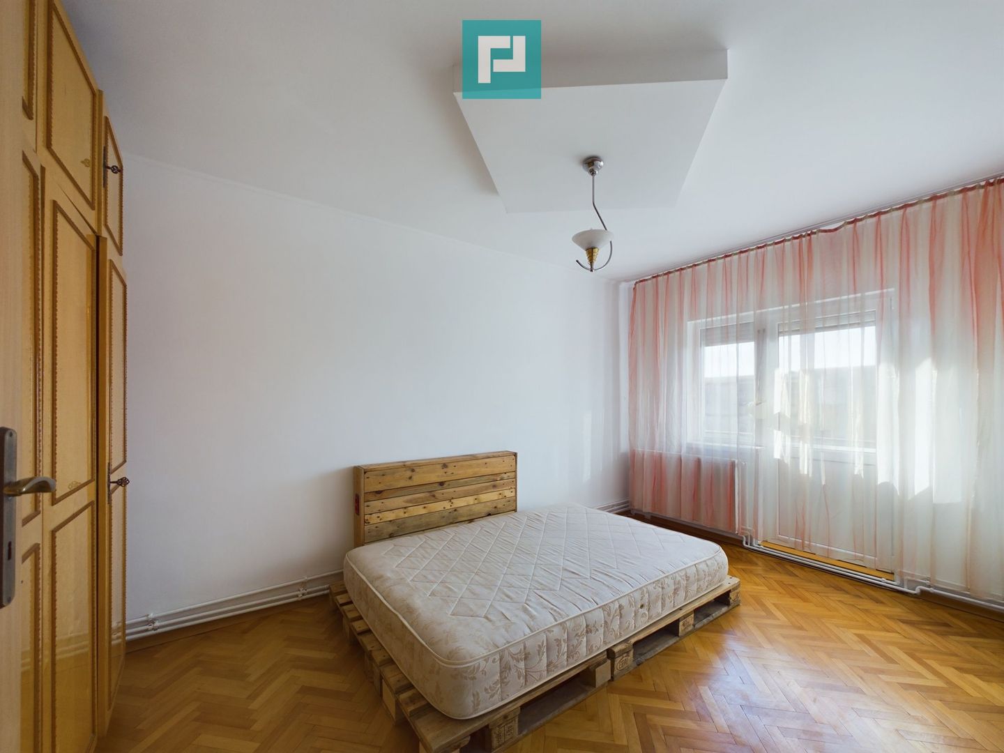 Apartament de închiriat cu 3 camere în Micalaca - Poză 4