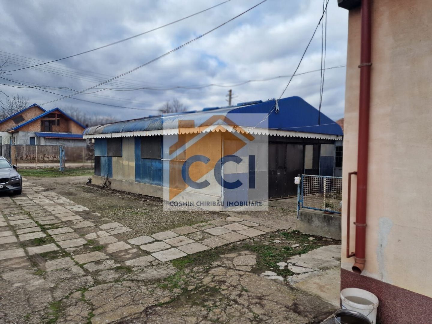Se oferă spre vânzare / închiriere clădire cu spațiu comercial - Poză 17