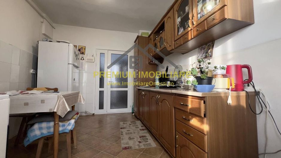 Apartament 3 Camere - Decomandat - Zona de jos - Poză 3