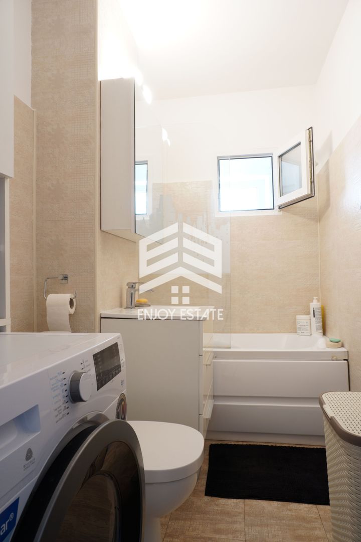 3 camere insorit, 2 bai, parcare si beci in Centrul Civic - Poză 8