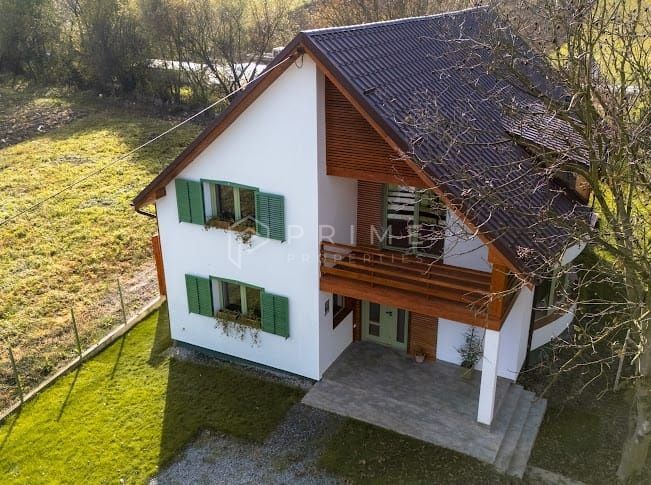 Proprietate exclusivistă în Corunca: 200 mp utili, teren generos - Poză 3