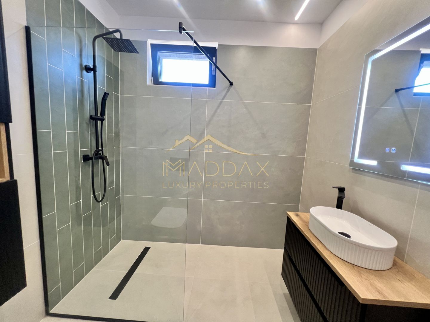 Vilă **6 camere  **451mp // Zona Iancu Nicolae - Poză 96