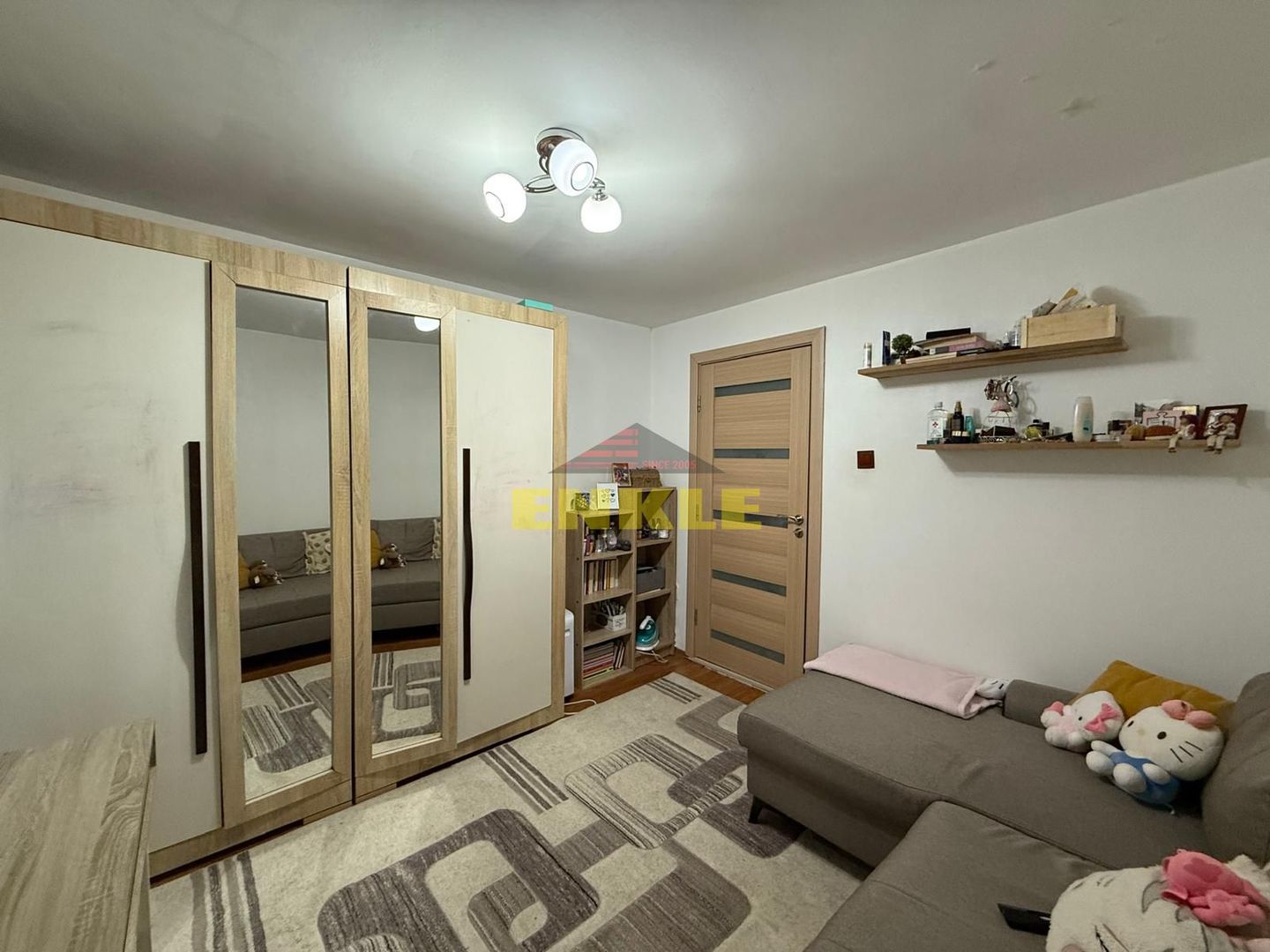 De vanzare apartament + teren generos în apropiere - Poză 4