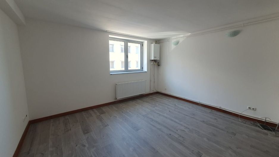 BRASADAS vinde garsoniera la etajul 2 pe B-ul Closca. - Poză 5