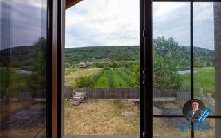 Vilă spațioasă cu vedere la pădure, la doar 15 minute de Bacău! - Poză 7