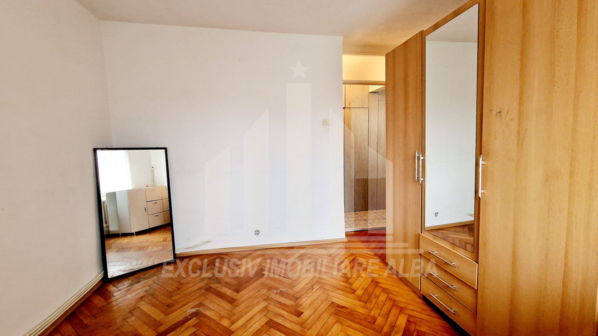 Apartament 2 camere Tolstoi, decomandat - Poză 3