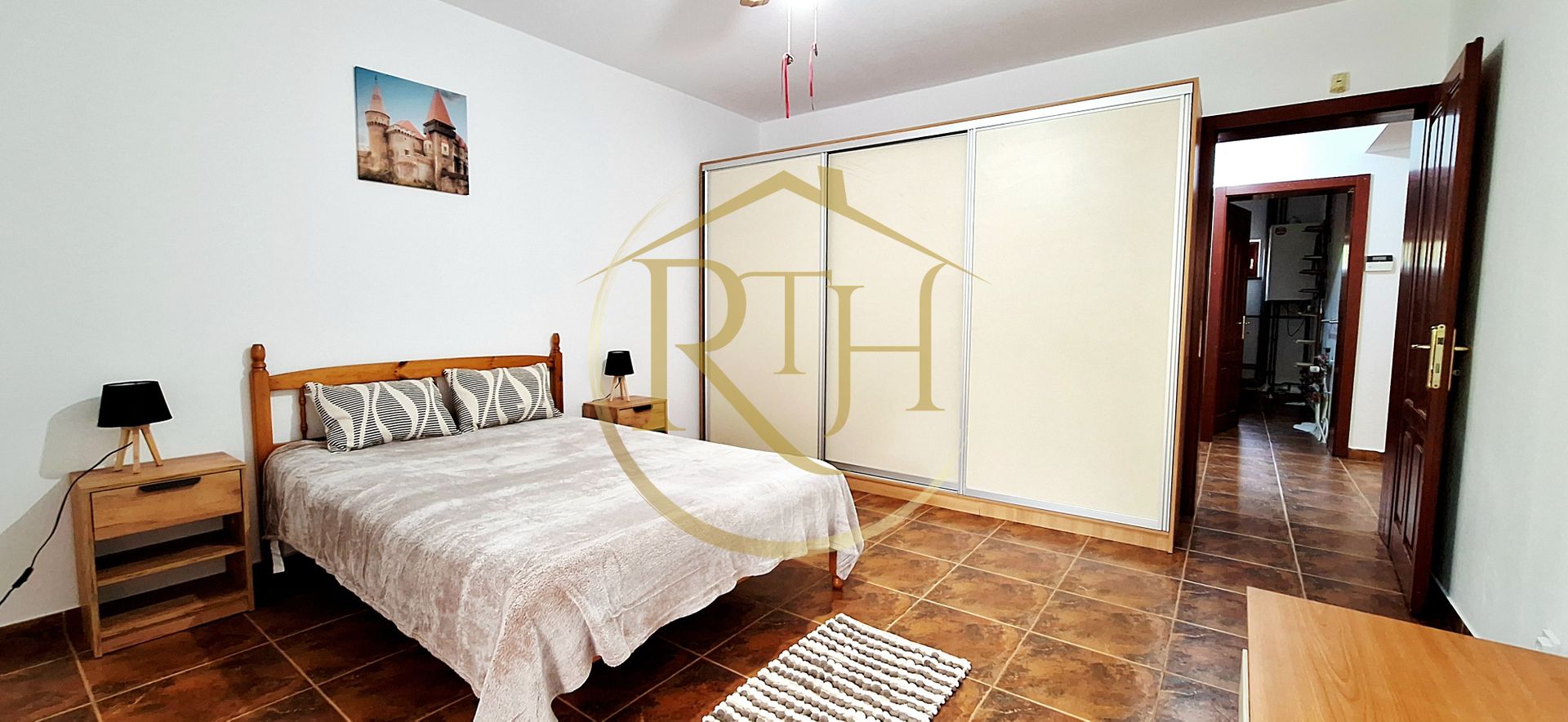 Oferim spre inchiriere, casa deosebi cu 4 camere,2 garaje,zona Soarelui-Braytim - Poză 7