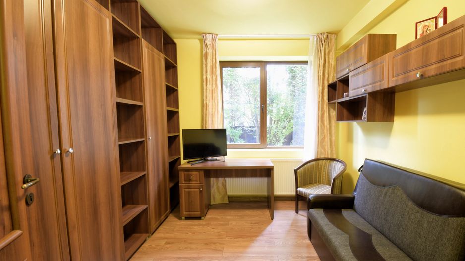 Casa cu 5 camere de inchiriat, zona Becas - Poză 19