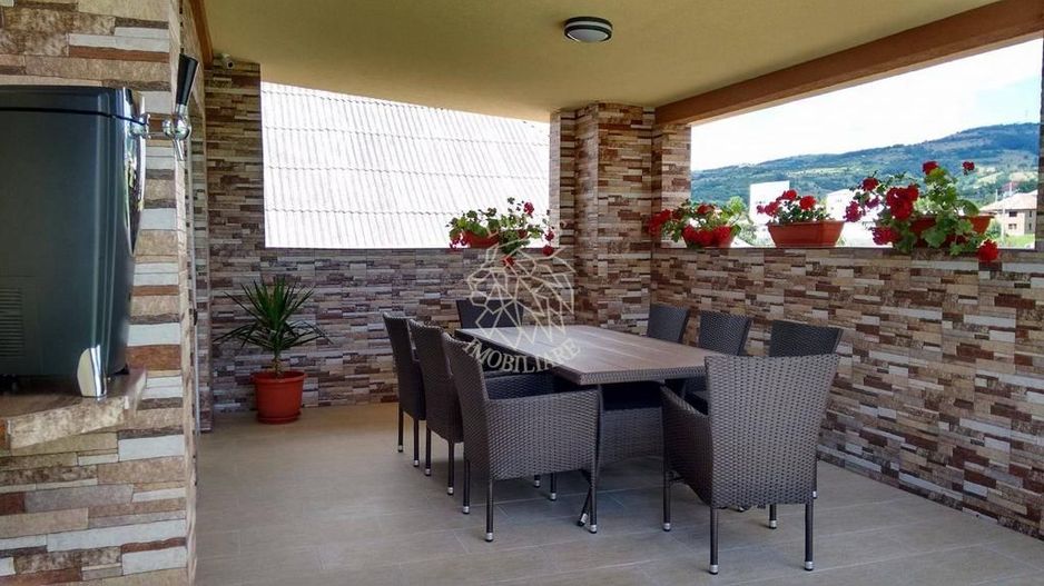 Casa de Lux 7 camere-270 mp-curte amenajata-teren 2312 mp-Salva - Poză 1