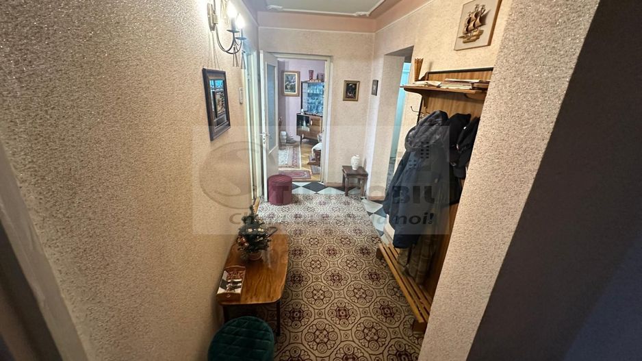 Ap 3 cam decomandat Ultracentral, et 8/10, 65 mp- 215.000 € - Poză 5