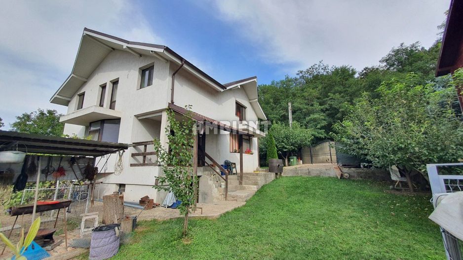 CASĂ INDIVIDUALĂ S+P+M cu teren 550 mp, zona EVEREST; - Poză 1