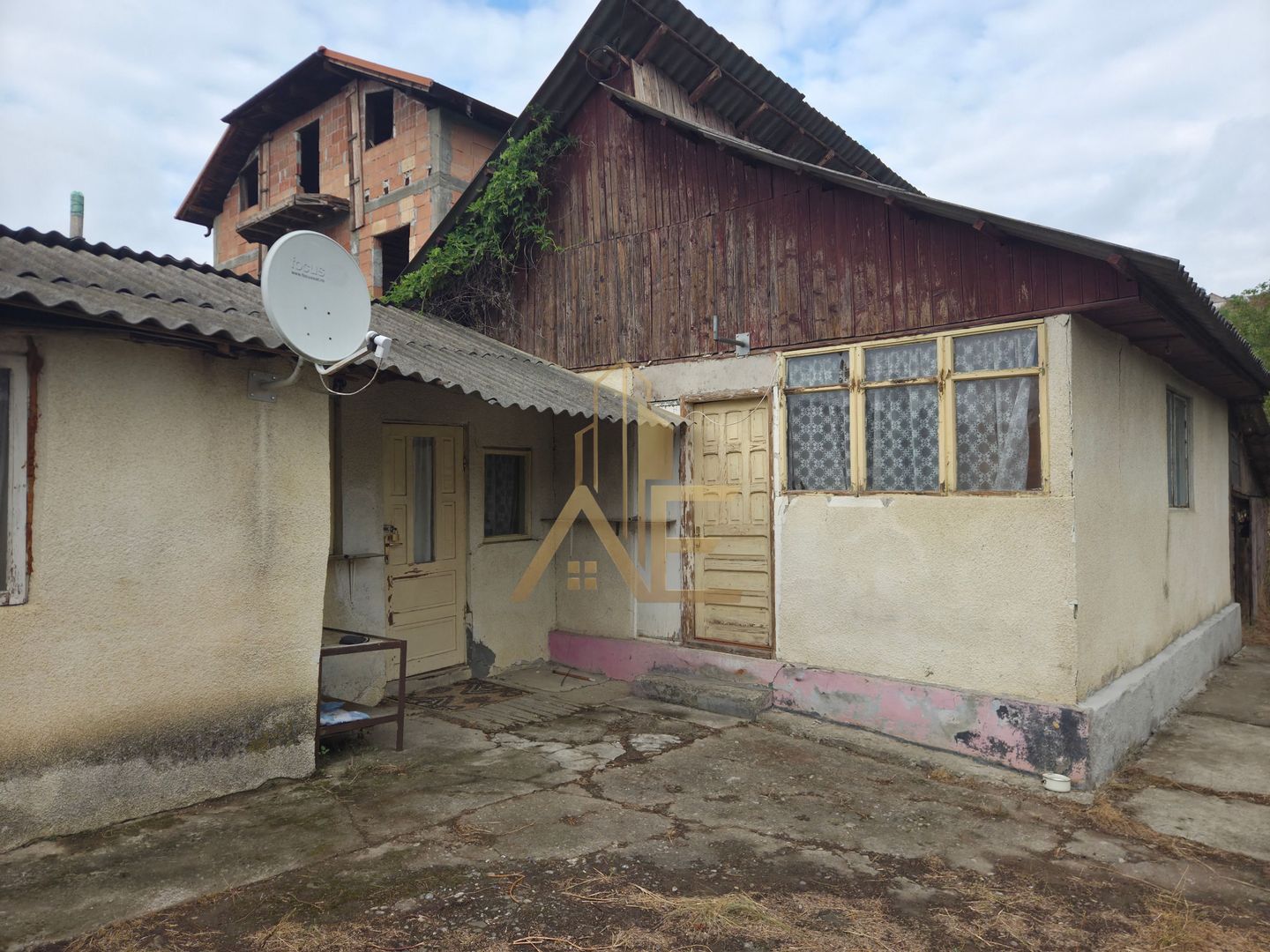 Casă bătrânească+Teren intravilan de vânzare(1970mp) la 20min de Bacău - Poză 4