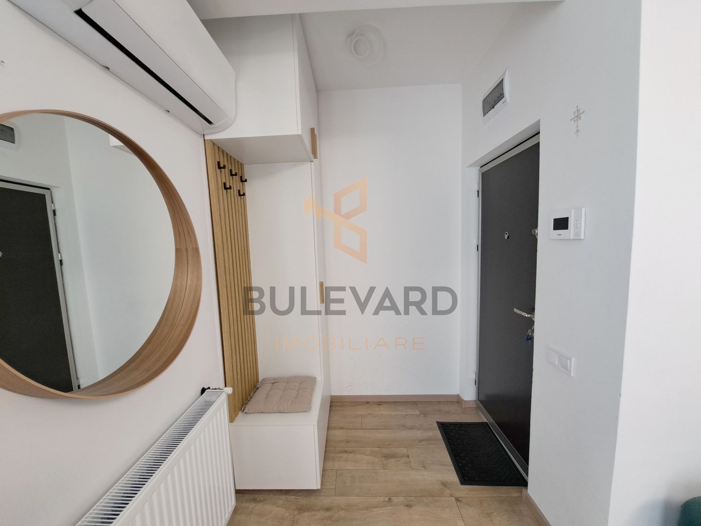 Apartament 2 camere, terasa de 15 mp, garaj subteran, boxa, Centru! - Poză 17