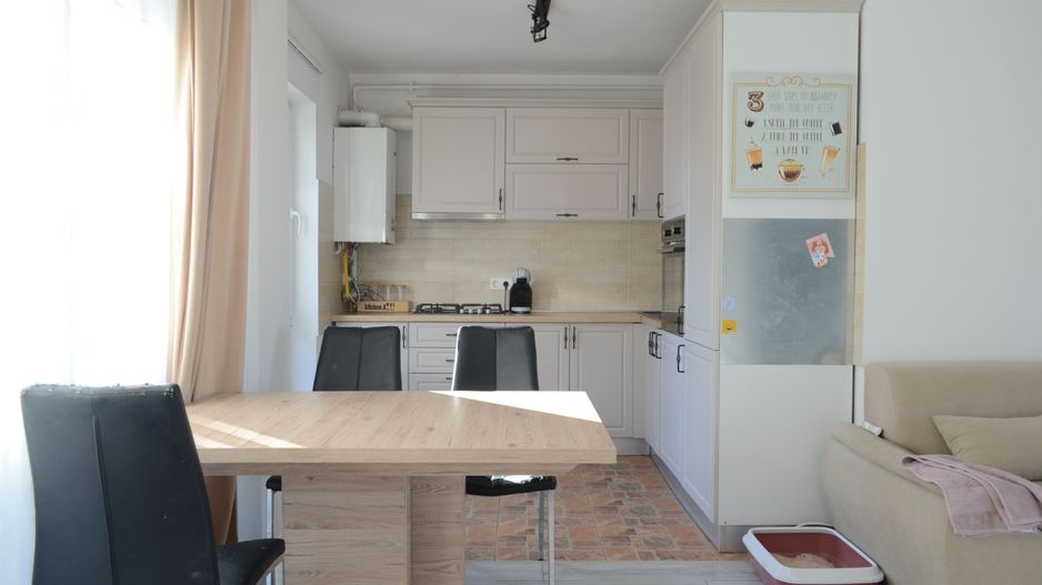 Apartament cu 3 camere, 2 bai, 2 terase, 2 garaje, in cartier Europa - Poză 4