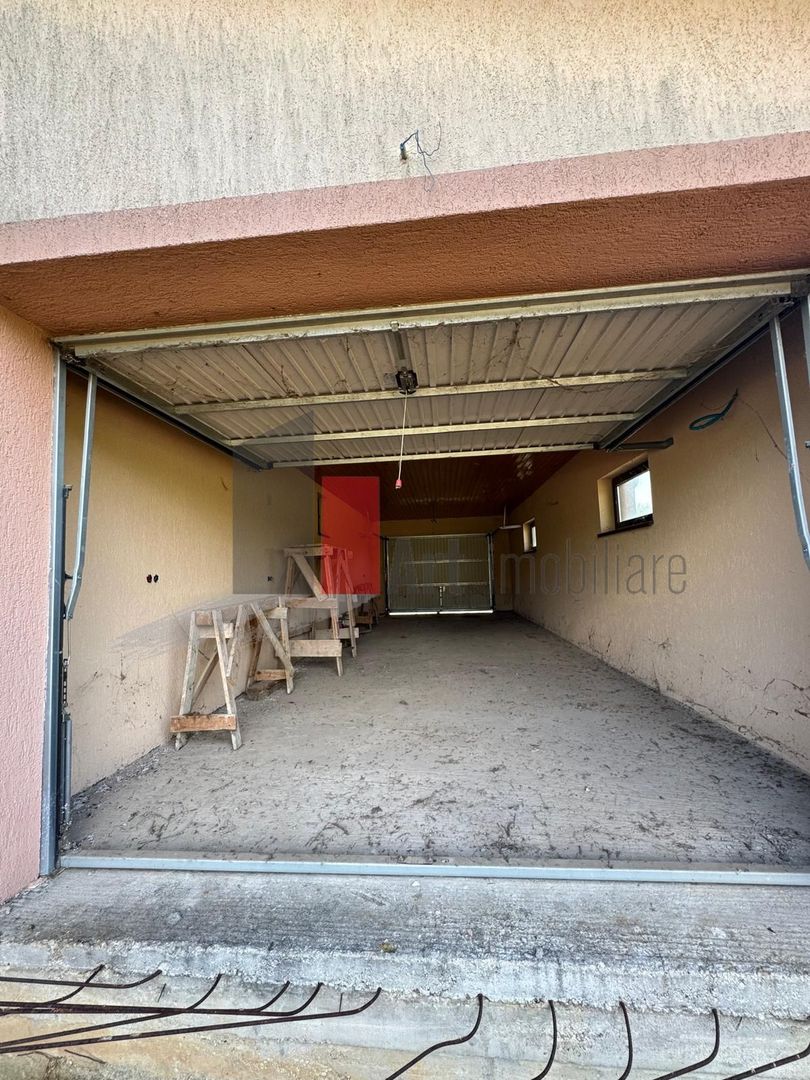 Casa la rosu in Peris - Poză 11