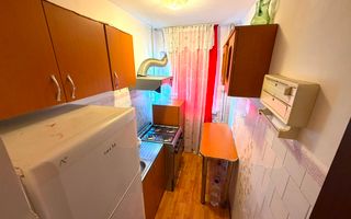 Apartament cu 3 camere - Craiovita Noua - etaj intermediar - Poză 3